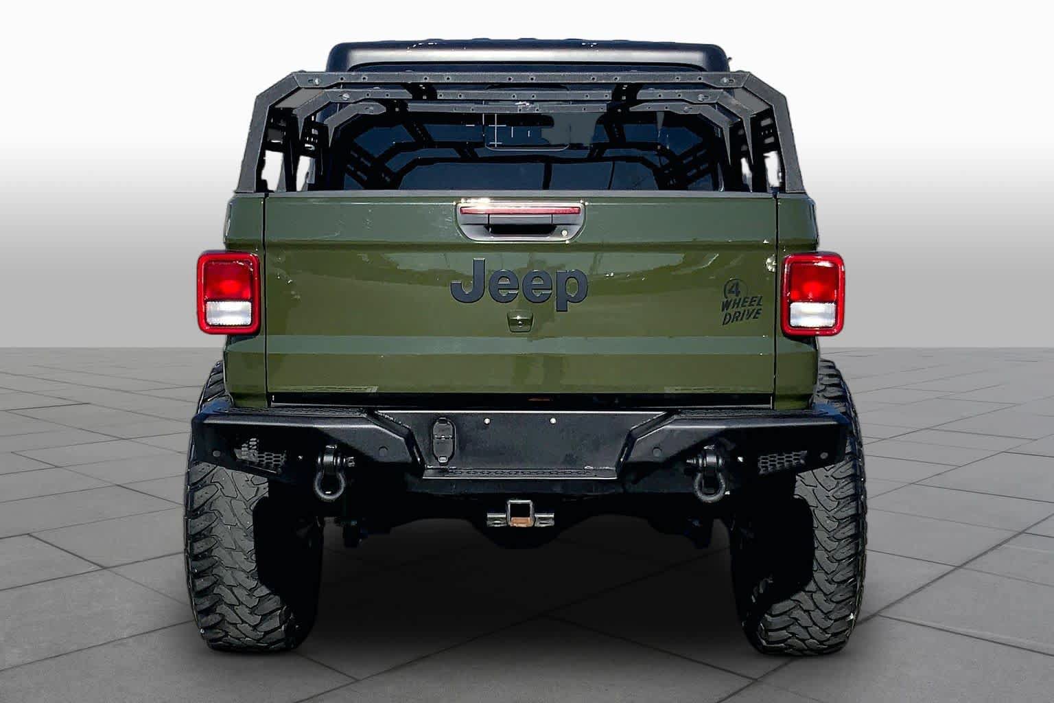 Used 2023 Jeep Gladiator Mojave AWD/4WD image 5