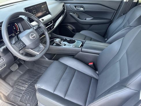 Used 2025 Nissan Rogue SL w/ SL Premium Package FWD image 9