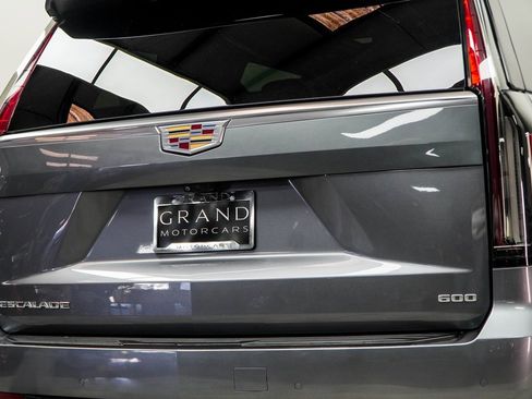 Used 2021 Cadillac Escalade Premium Luxury image 13