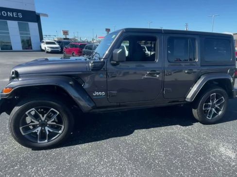 Used 2024 Jeep Wrangler Sport S image 6