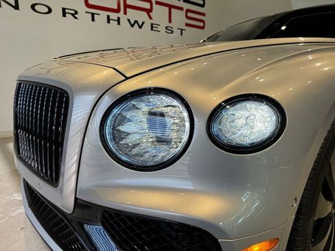 Used 2022 Bentley Flying Spur V8 image 8