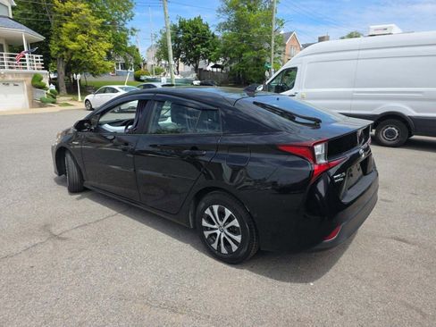 Used 2019 Toyota Prius XLE AWD/4WD image 2