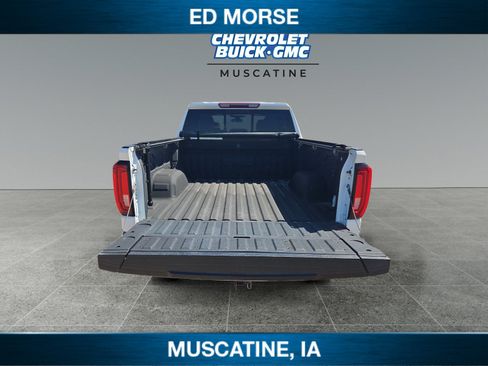 Used 2022 GMC Sierra 1500 SLT w/ SLT Premium Plus Package AWD/4WD image 18
