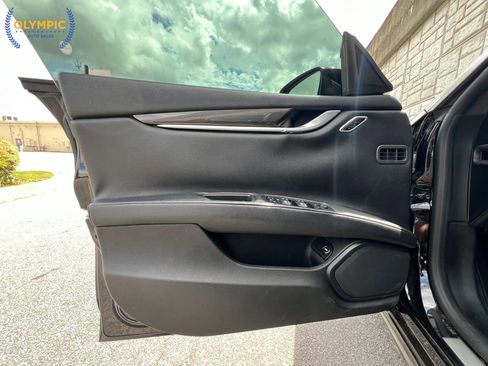 Used 2015 Maserati Ghibli image 40