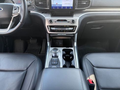 Used 2022 Ford Explorer XLT w/ Equipment Group 202A AWD/4WD image 11