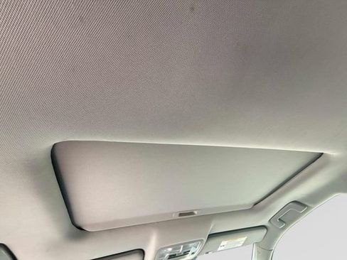 Used 2017 Toyota Highlander XLE AWD/4WD image 19