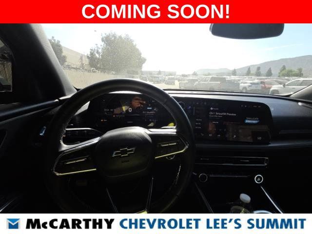Used 2025 Chevrolet Traverse LT w/ Midnight/Sport Edition FWD image 7