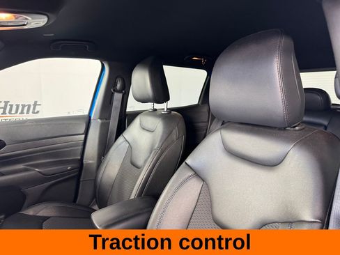 Used 2025 Jeep Compass Latitude w/ Convenience Group AWD/4WD image 5