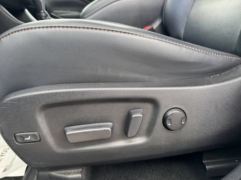 Used 2019 Toyota Highlander XLE AWD/4WD image 18