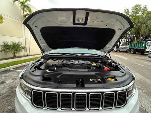 Used 2024 Jeep Wagoneer Series II w/ Flexible Seating Group image 30