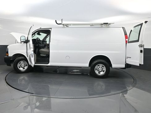 Used 2020 Chevrolet Express 2500 w/ Driver Convenience Package image 30