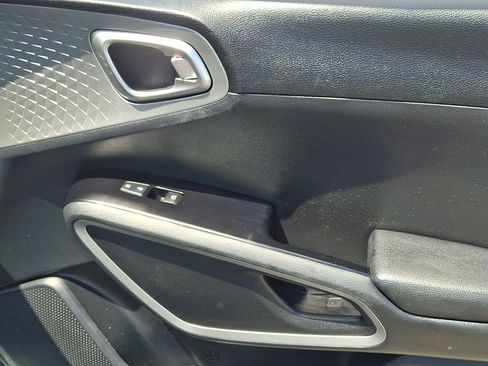 Used 2022 Kia Soul LX FWD image 12