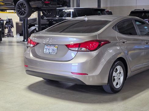 Used 2014 Hyundai Elantra SE FWD image 11