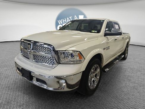 Used 2017 RAM 1500 Laramie w/ Convenience Group AWD/4WD image 8
