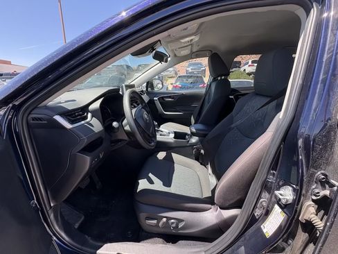 Used 2025 Toyota RAV4 XLE image 9