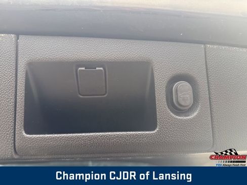 Used 2015 GMC Yukon XL SLT image 16