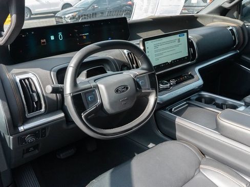 Used 2025 Ford Expedition Tremor AWD/4WD image 3