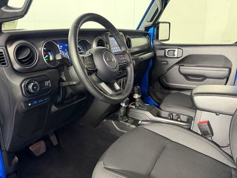 Used 2023 Jeep Wrangler Unlimited w/ Cold Weather Group AWD/4WD image 17