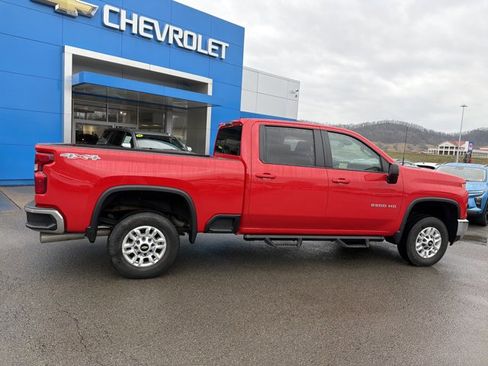 Used 2024 Chevrolet Silverado 2500 LT w/ Convenience Package image 3