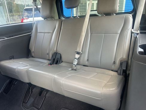 Used 2020 Ford Expedition Max XLT w/ Equipment Group 202A RWD image 17