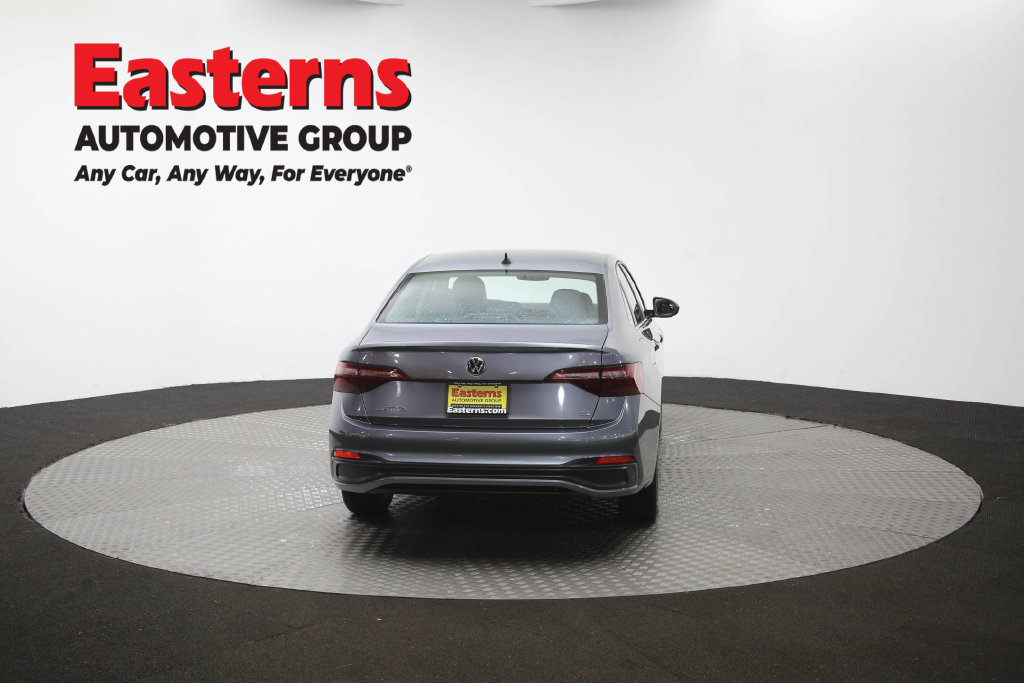 Used 2024 Volkswagen Jetta SE FWD image 38