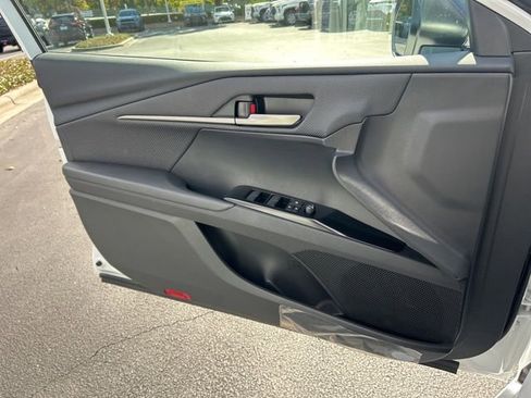New 2026 Toyota Camry Hybrid FWD image 28
