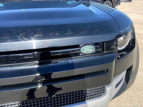 Used 2025 Land Rover Defender 110 S image 29