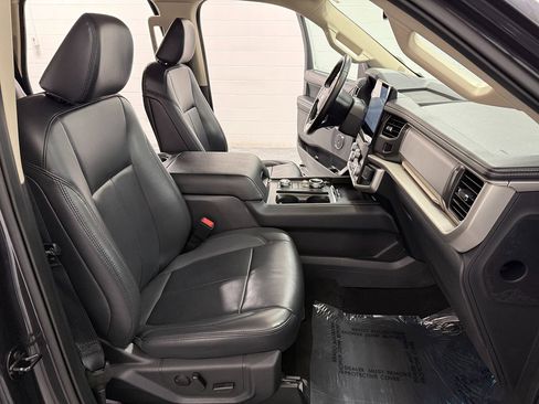 Used 2024 Ford Expedition Max XLT image 16