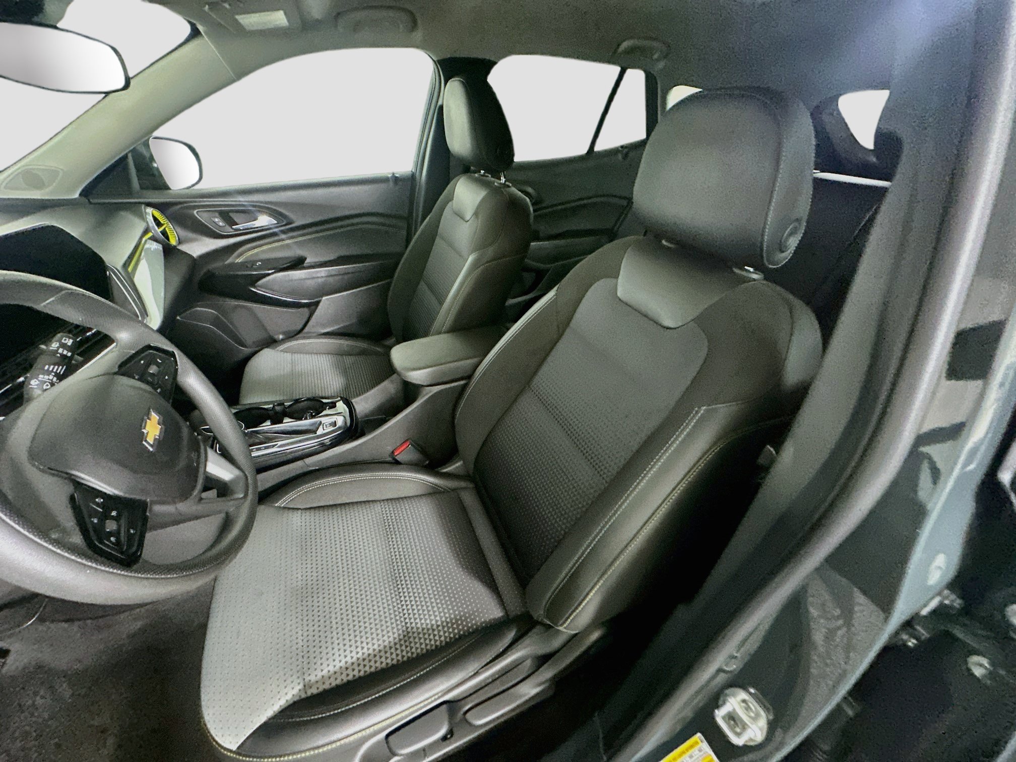 Used 2025 Chevrolet Trax LT FWD image 13