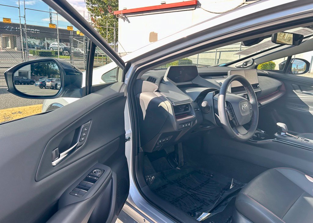 Certified 2025 Toyota Prius Plug-In Hybrid FWD image 9