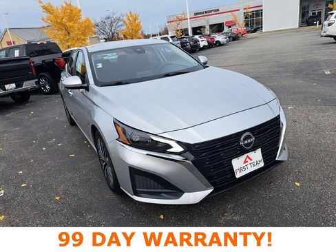 Used 2023 Nissan Altima 2.5 SV image 4