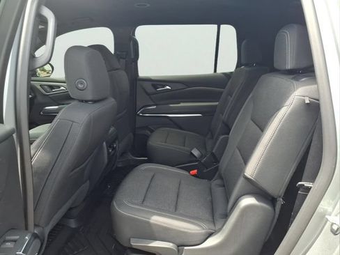 Used 2025 Chevrolet Traverse LT AWD/4WD image 11