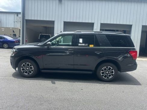 Used 2024 Ford Expedition XLT AWD/4WD image 6