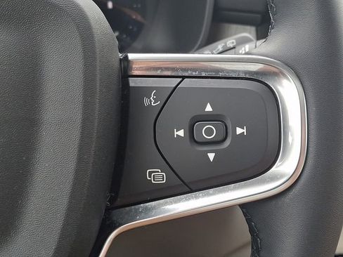 Used 2025 Volvo XC40 B5 Plus AWD/4WD image 23