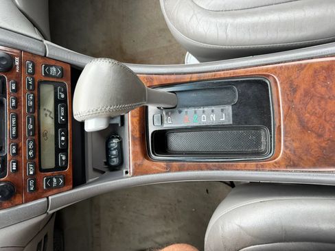 Used 2000 Toyota Avalon XL FWD image 23
