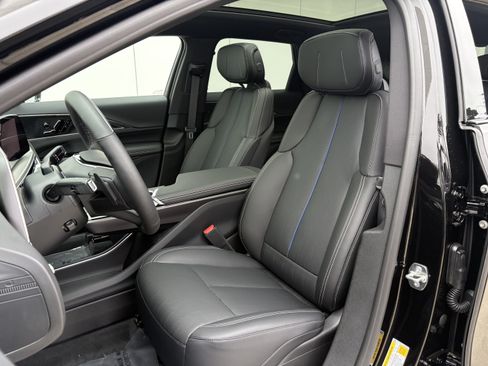 New 2026 Cadillac Lyriq Luxury AWD/4WD image 11