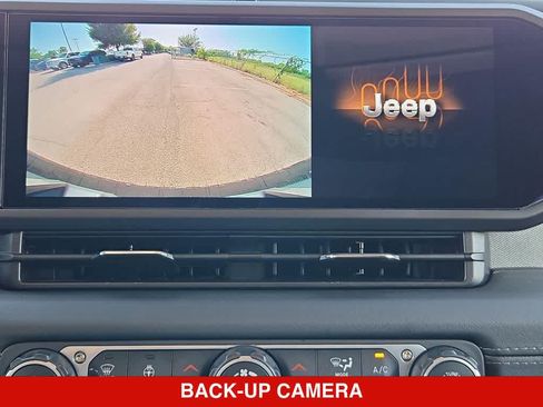 Used 2025 Jeep Wrangler Unlimited Sahara AWD/4WD image 27