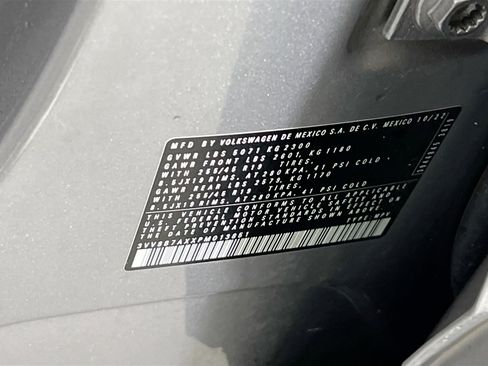 Used 2023 Volkswagen Tiguan SE R-Line image 31