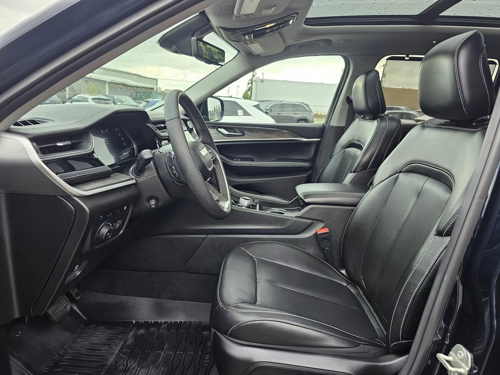 Used 2023 Jeep Grand Cherokee 4WD 4xe w/ Luxury Tech Group II image 20