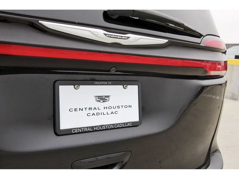 Used 2023 Chrysler Pacifica Touring-L image 30