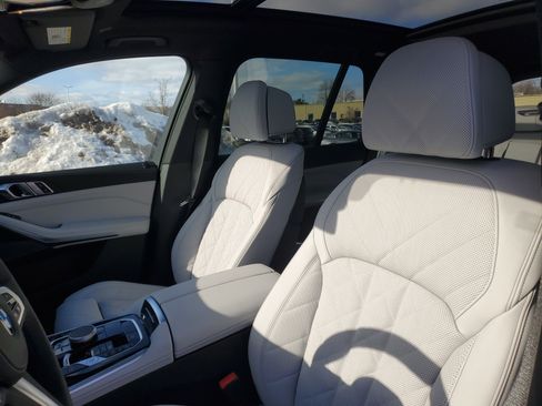 New 2026 BMW X5 xDrive40i w/ M Sport Package AWD/4WD image 7