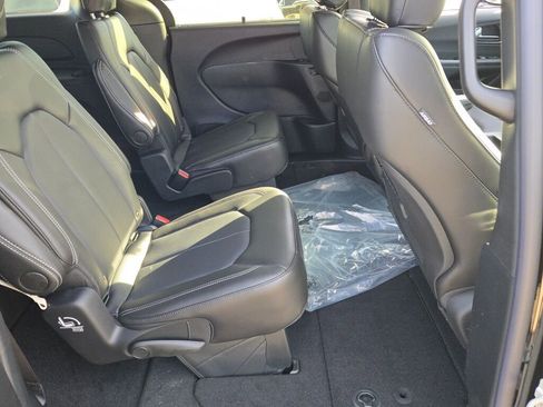 New 2026 Chrysler Voyager LX image 8