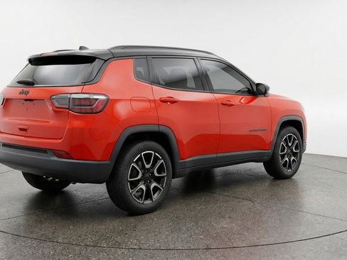 Used 2025 Jeep Compass Trailhawk image 9