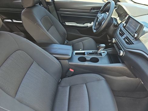 Used 2024 Nissan Altima 2.5 S FWD image 10
