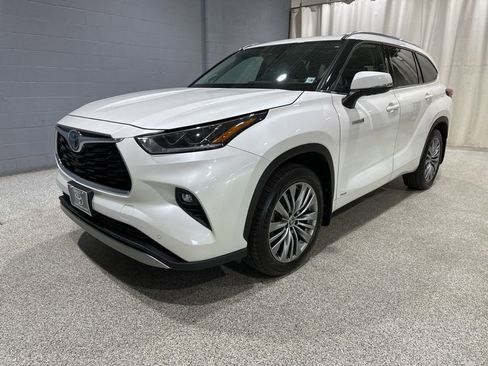 Used 2020 Toyota Highlander Platinum AWD/4WD image 4
