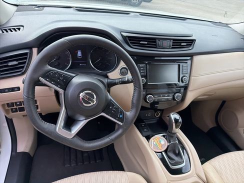 Used 2019 Nissan Rogue SV w/ Premium Package image 10