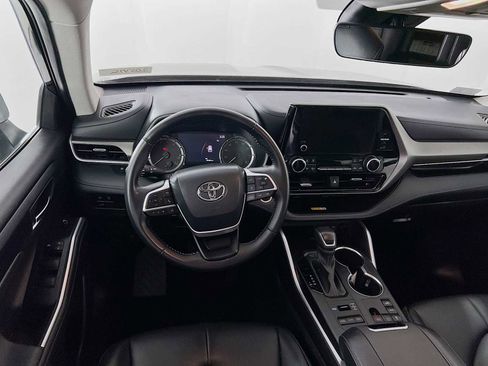 Used 2024 Toyota Highlander XLE image 23