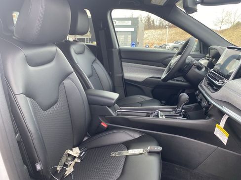 New 2026 Jeep Compass Latitude image 11