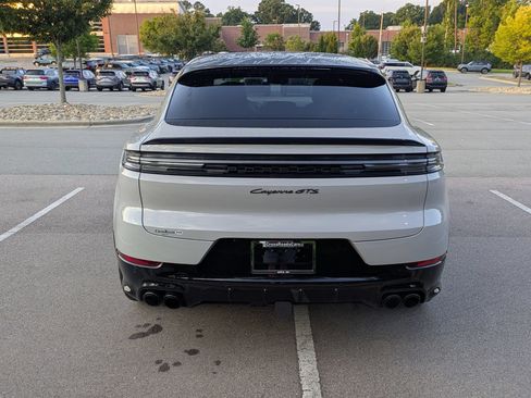 Used 2025 Porsche Cayenne GTS AWD/4WD image 5