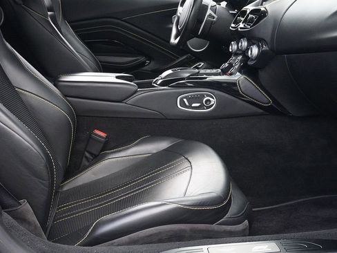 Used 2020 Aston Martin V8 Vantage Coupe RWD image 25